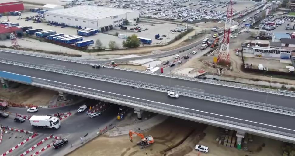 Imagini de pe șantierul Autostrăzii Sibiu-Pitești. 18 kilometri vor fi dați în circulație în acest an 933153