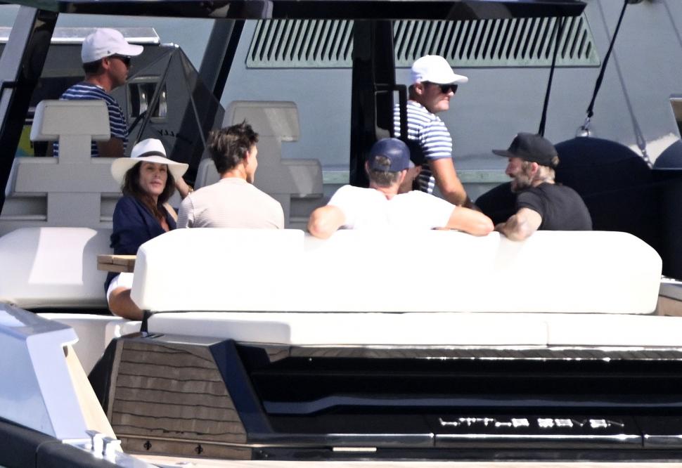 Imagini inedite cu petrecerea organizată de familia Beckham la bordul luxosului lor iaht. Cine au fost invitaţii de seamă 933383