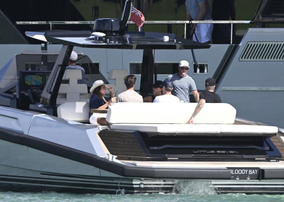 Imagini inedite cu petrecerea organizată de familia Beckham la bordul luxosului lor iaht. Cine au fost invitaţii de seamă 933384