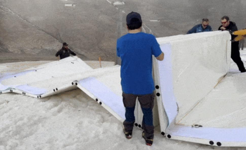 O țară din Europa a început să exporte covoare pentru „reciclarea zăpezii” către stațiuni de schi unde nu mai ninge 932805