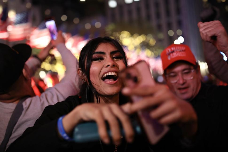 America, ruptă în două. Imagini cu dezastrul din tabăra Kamalei Harris și extazul susținătorilor lui Trump  933656