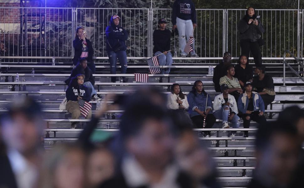 America, ruptă în două. Imagini cu dezastrul din tabăra Kamalei Harris și extazul susținătorilor lui Trump  933661