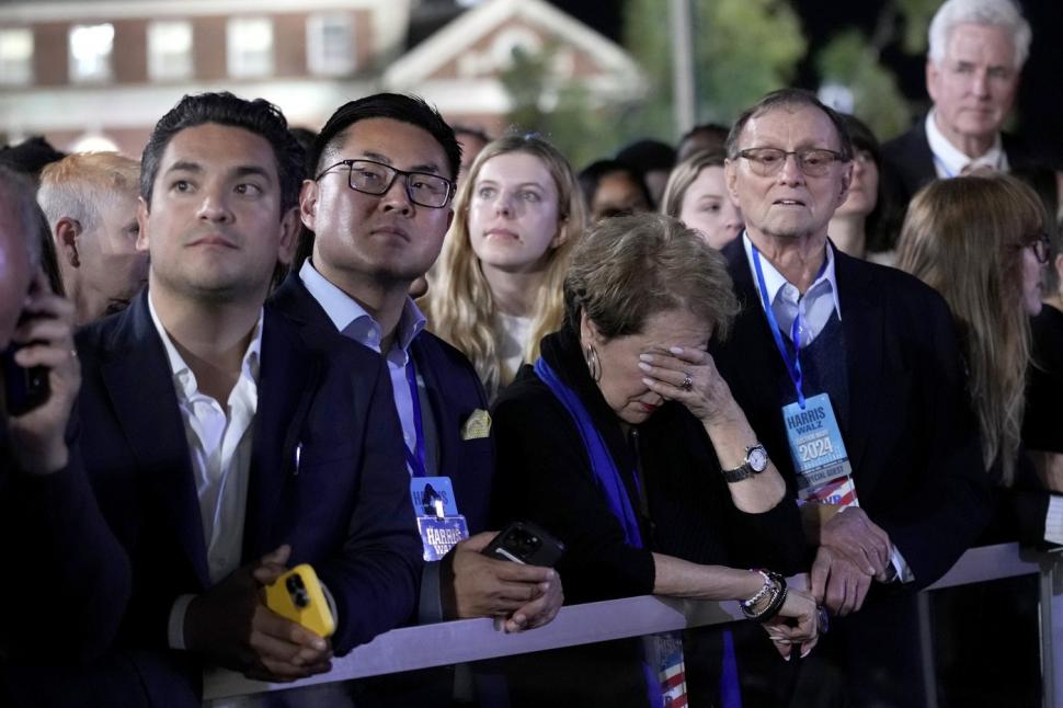 America, ruptă în două. Imagini cu dezastrul din tabăra Kamalei Harris și extazul susținătorilor lui Trump  933685