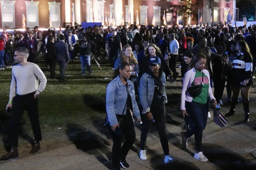 America, ruptă în două. Imagini cu dezastrul din tabăra Kamalei Harris și extazul susținătorilor lui Trump  933687