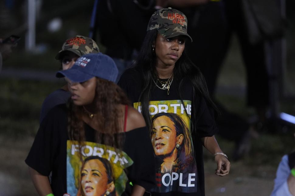 America, ruptă în două. Imagini cu dezastrul din tabăra Kamalei Harris și extazul susținătorilor lui Trump  933689