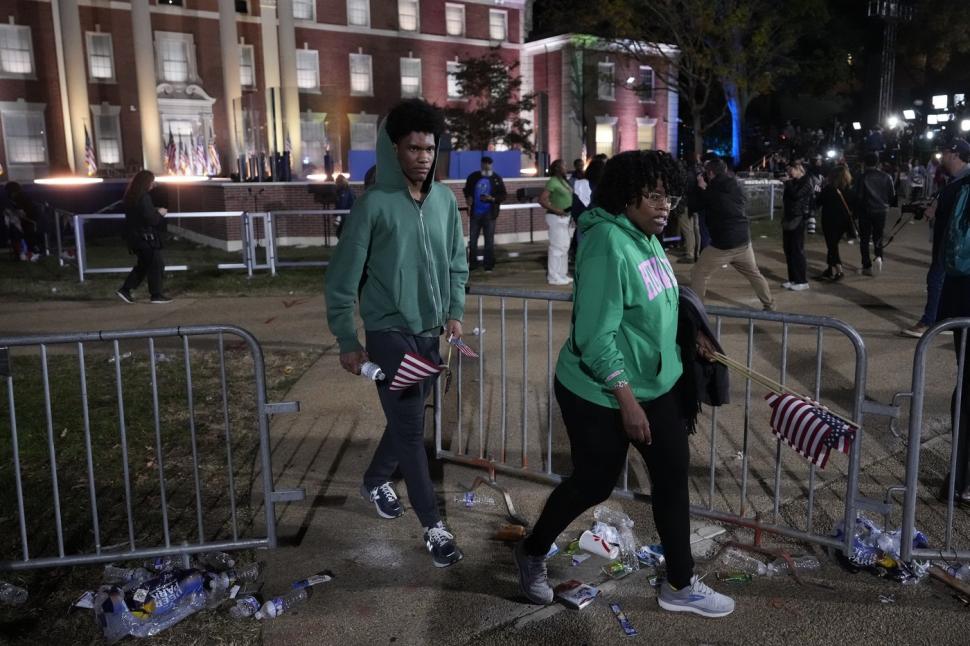 America, ruptă în două. Imagini cu dezastrul din tabăra Kamalei Harris și extazul susținătorilor lui Trump  933691