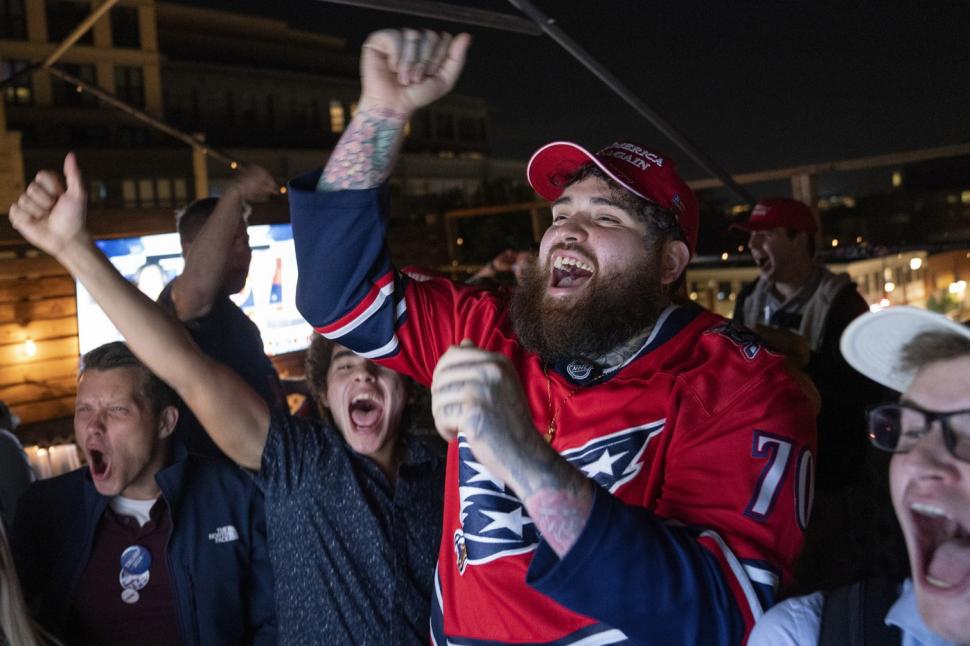 America, ruptă în două. Imagini cu dezastrul din tabăra Kamalei Harris și extazul susținătorilor lui Trump  933693