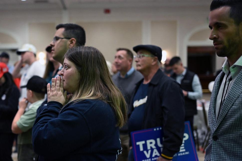 America, ruptă în două. Imagini cu dezastrul din tabăra Kamalei Harris și extazul susținătorilor lui Trump  933697