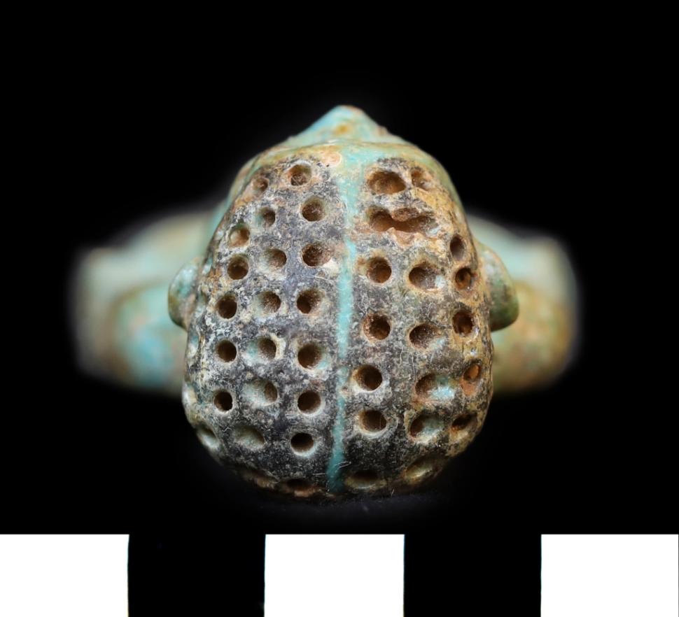  Arheologii au descoperit bijuterii intacte din Egiptul Antic. Imagini cu comoara de lângă Luxor, veche de 3.800 de ani 933747