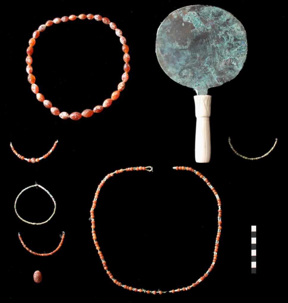  Arheologii au descoperit bijuterii intacte din Egiptul Antic. Imagini cu comoara de lângă Luxor, veche de 3.800 de ani 933751