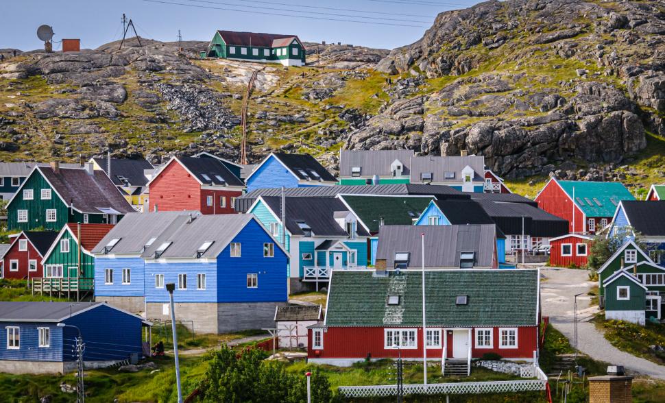 O zonă mai puțin vizitată vrea să intre în topul destinaţiilor turistice. Din noiembrie va avea un aeroport mai mare 933677