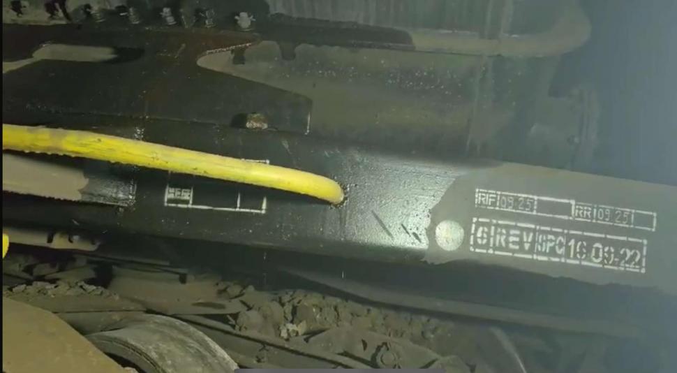 Vagoanele cu benzină răsturnate în Mehedinți vor fi ridicate cu macarale de mare tonaj. Circulația în zonă e oprită 933539