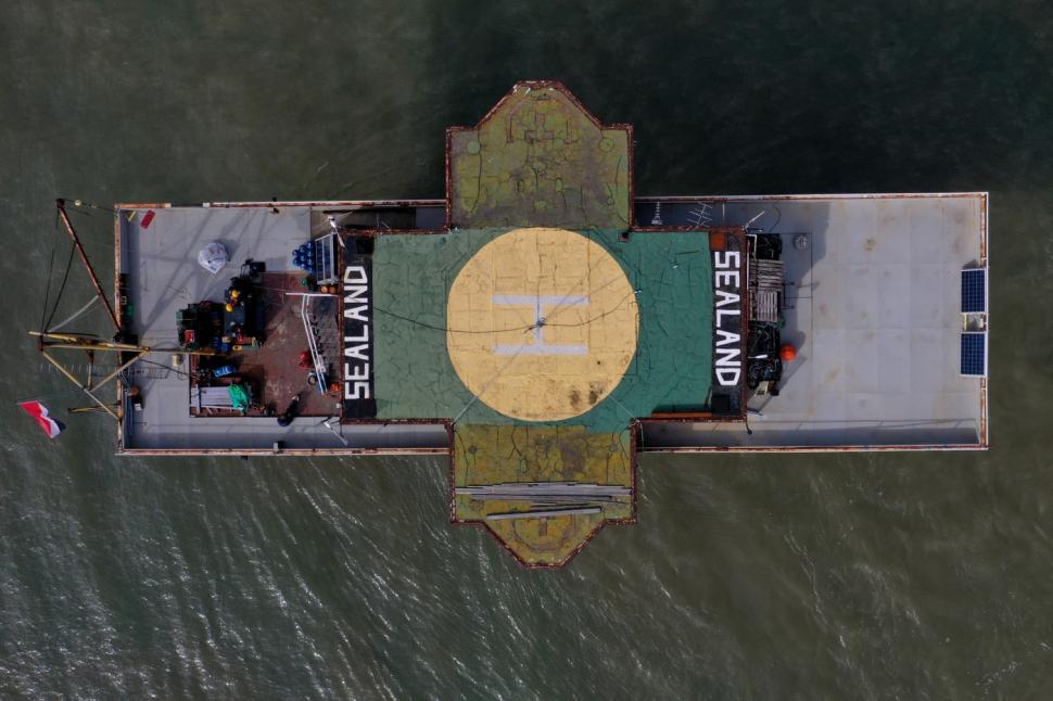 Cea mai mică "țară" din lume se află în Europa și are doar 3 locuitori. Are propria închisoare, 7 dormitoare și o bucătărie 933993