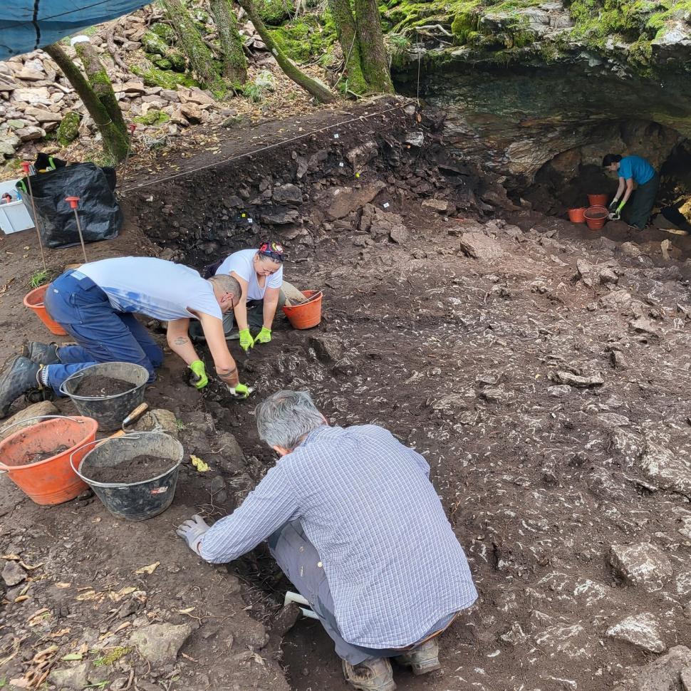 Descoperire arheologică rară. Ce poveste ascunde obiectul de cupru vechi de 4.000 de ani găsit într-o peșteră: „Nu ne venea să credem” 933859