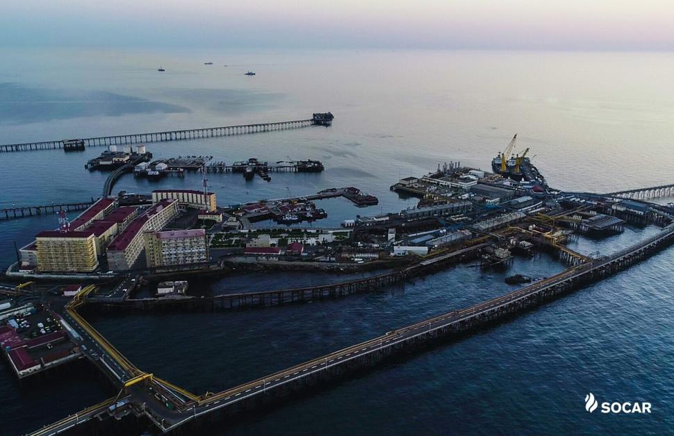 Povestea orașului misterios de platforme petroliere din epoca sovietică. Neft Daşları „plutește” pe cel mai mare lac din lume 933958