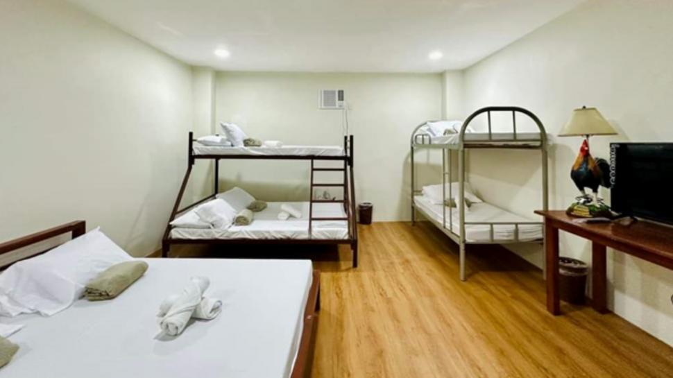 Un hotel în formă de cocoş a stabilit un nou record mondial. Are aproape 35 de metri înălţime 934193