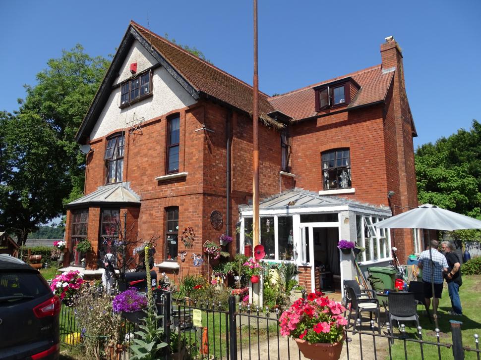 Veste șoc pentru locuitorii unui cartier: Toată strada lor a fost scoasă la vânzare, cu tot cu case. Unii stau acolo de 25 de ani 933892