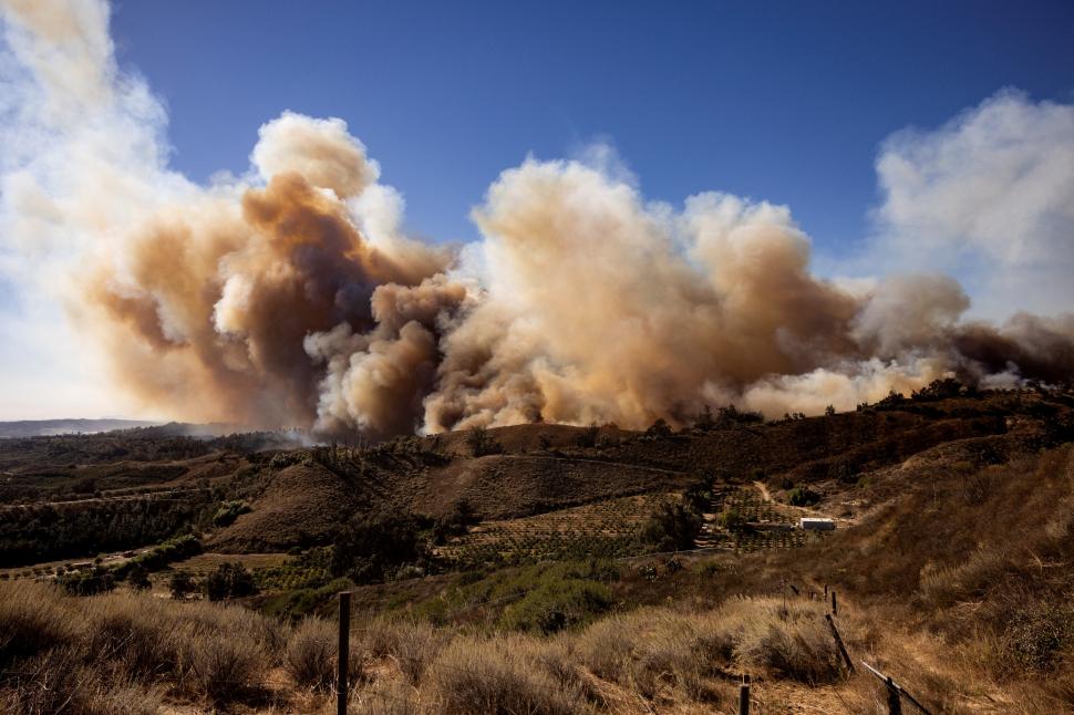 Incendiu uriaș în California: Sute de case au fost distruse de flăcări, mii de oameni evacuați 934281