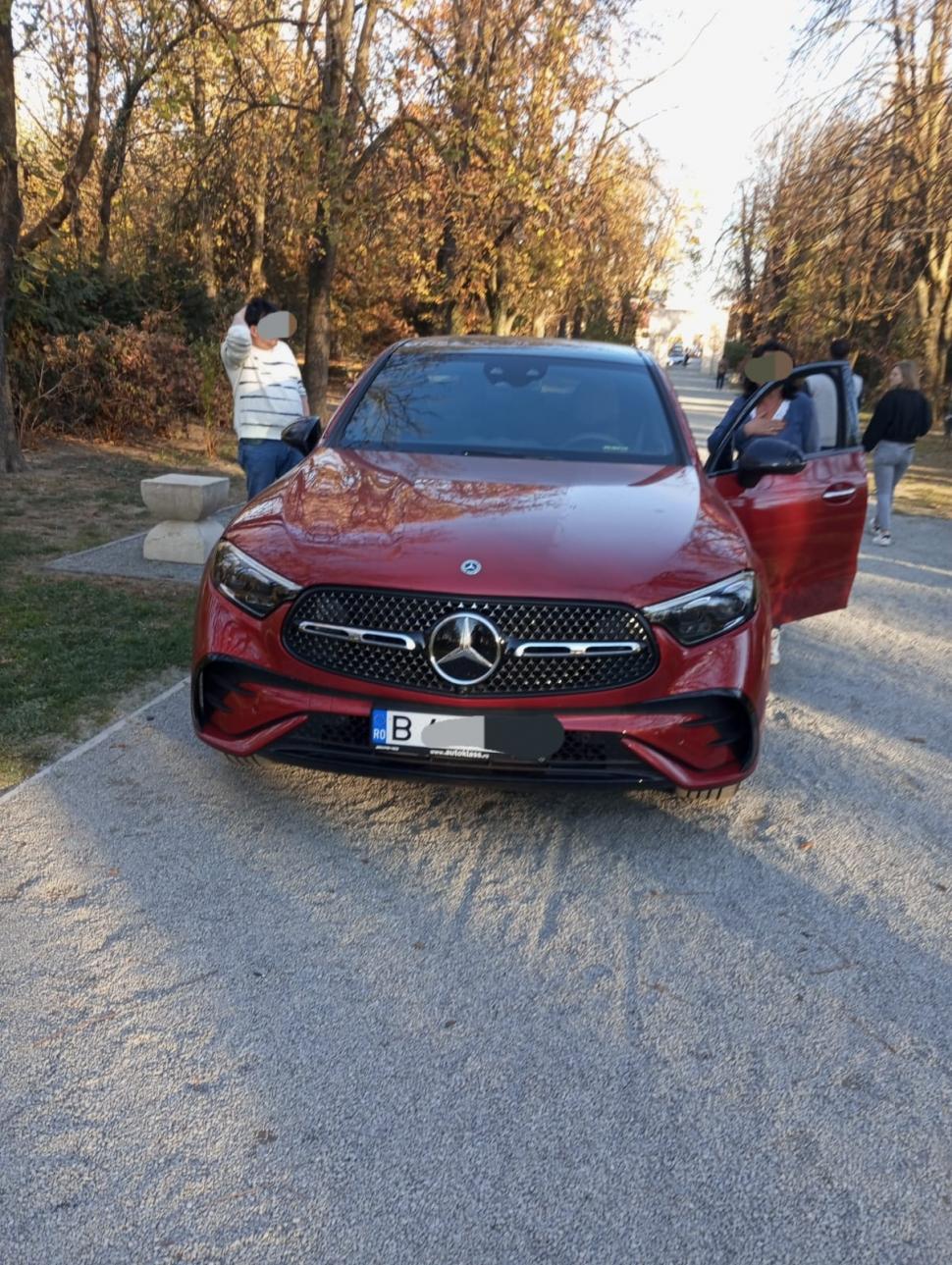 O șoferiță a trecut de Poarta Sărutului, a intrat pe Aleea Scaunelor și s-a oprit înainte de Masa Tăcerii. Apoi a primit amenda maximă 934490