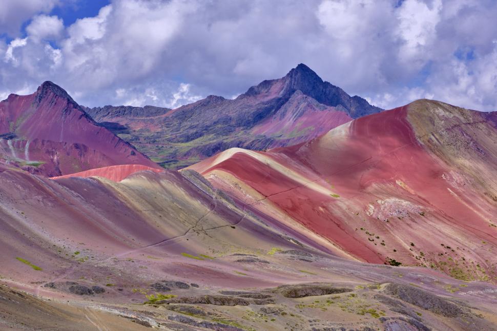 Pozele spectaculoase cu „Muntele curcubeu” fac senzație pe rețelele sociale. Cum arată cu adevărat obiectivul turistic devenit celebru 934237