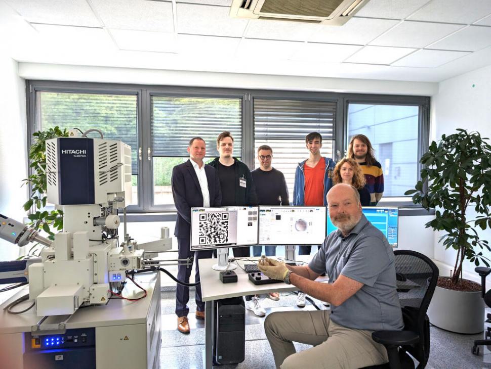 A fost creat cel mai mic cod QR din lume. E de 7 ori mai mic decât o celulă din sângele uman 933984