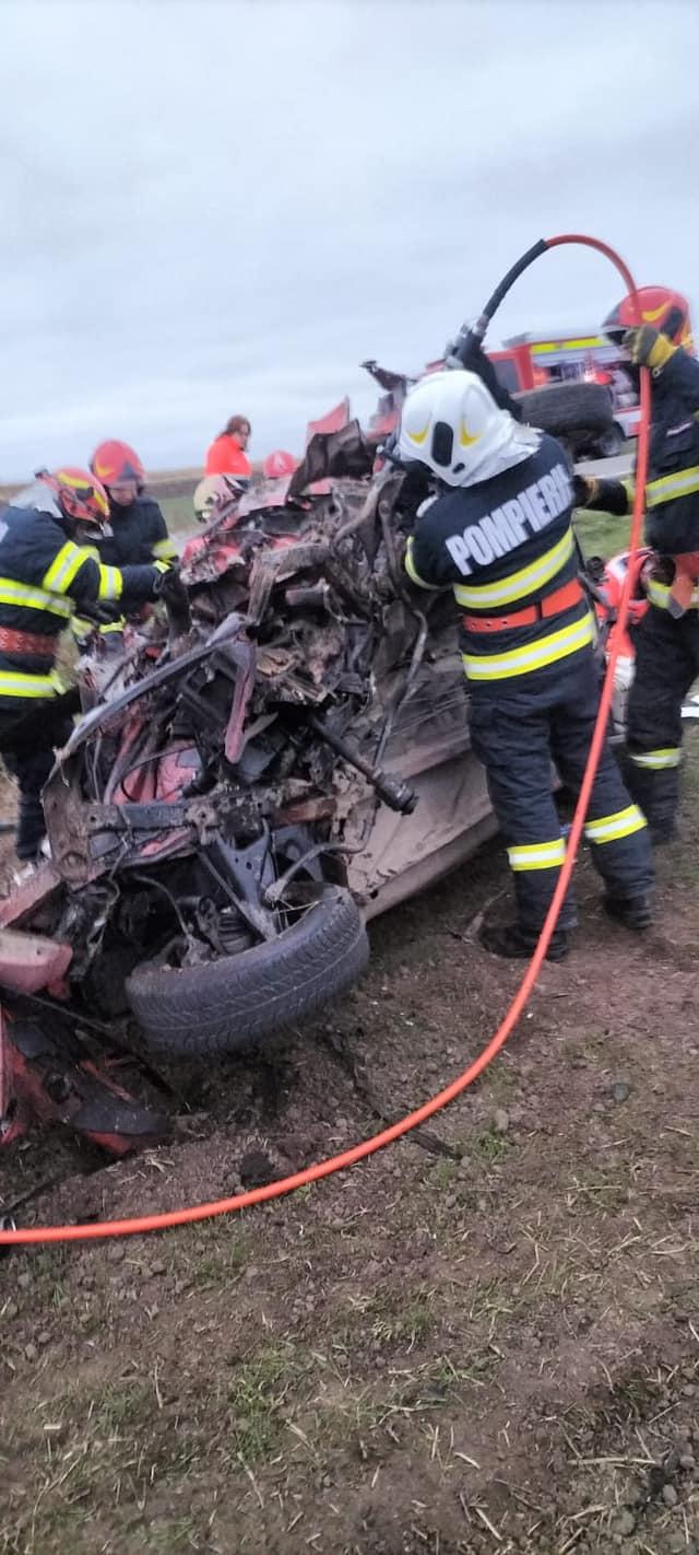 Tragedie în Suceava. 5 oameni au murit într-un accident grav. Printre ei și un copil, găsit sub mașina răsturnată 934584