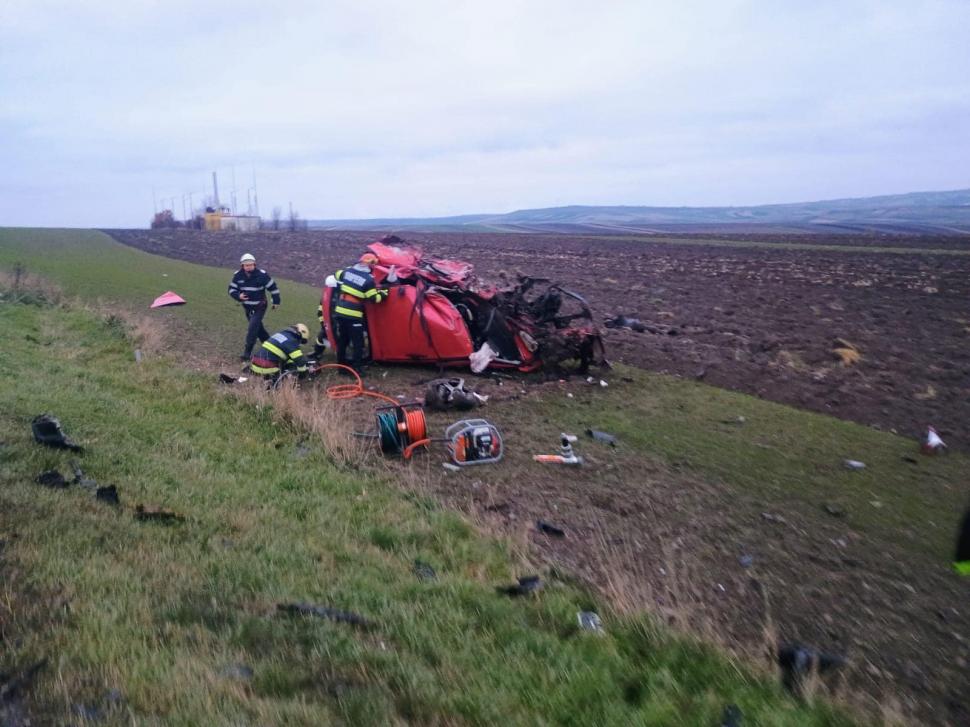 Tragedie în Suceava. 5 oameni au murit într-un accident grav. Printre ei și un copil, găsit sub mașina răsturnată 934586
