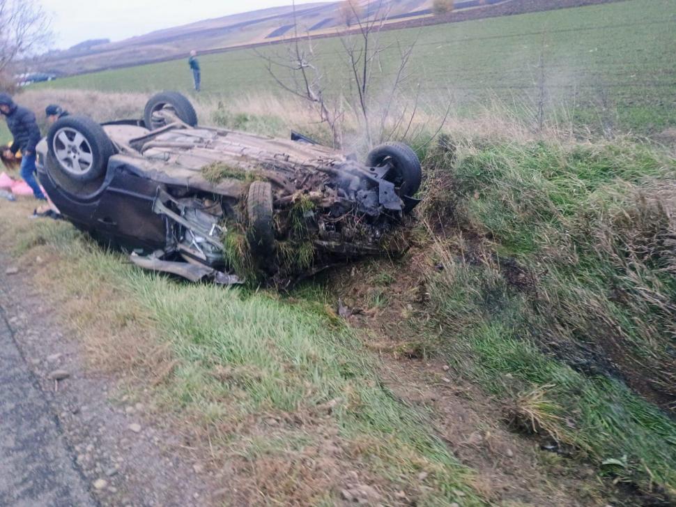Tragedie în Suceava. 5 oameni au murit într-un accident grav. Printre ei și un copil, găsit sub mașina răsturnată 934587