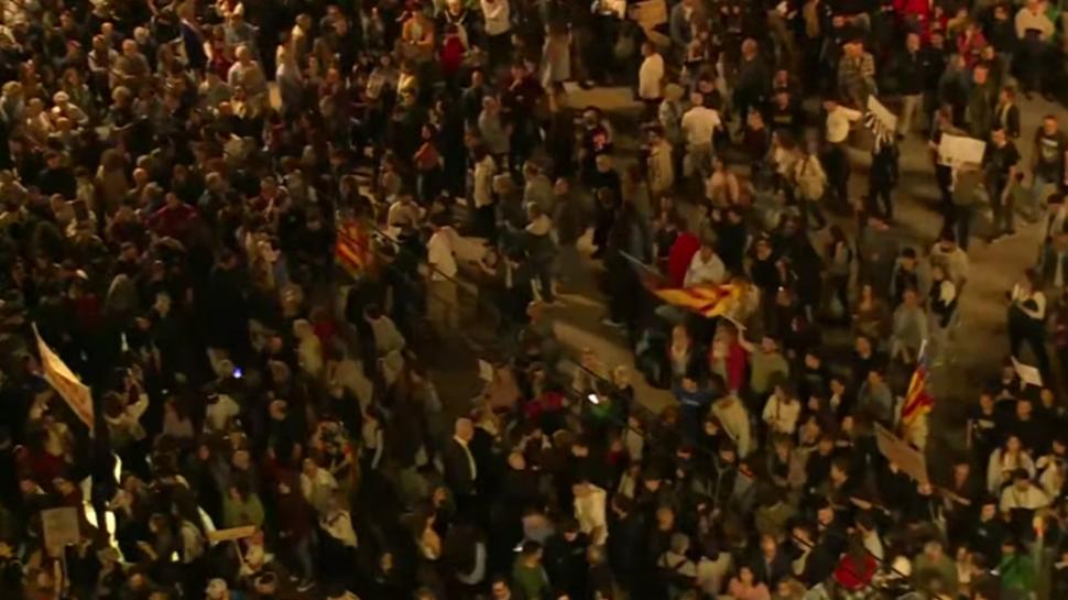 Proteste masive în Valencia. 100.000 de spanioli au ieşit în stradă şi au cerut demisii pentru gestionarea haotică a inundațiilor 934614