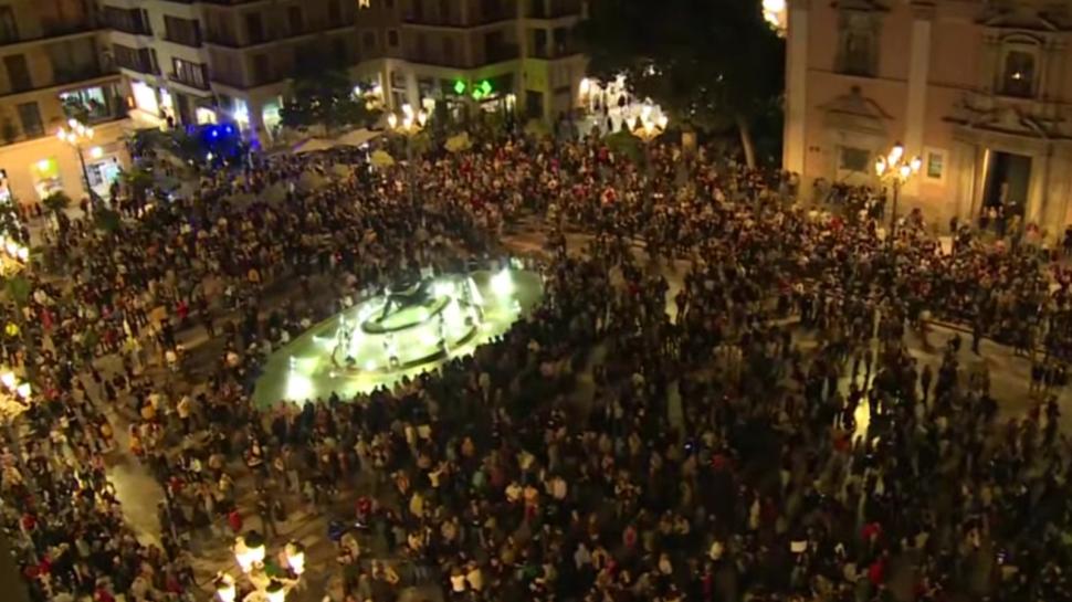 Proteste masive în Valencia. 100.000 de spanioli au ieşit în stradă şi au cerut demisii pentru gestionarea haotică a inundațiilor 934615