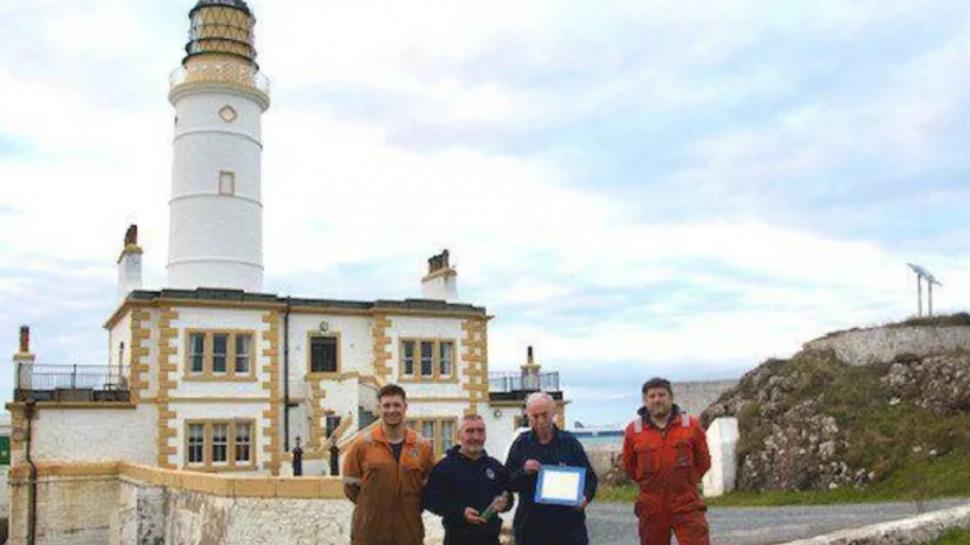 Un mesaj emoţionant ascuns într-o sticlă a fost găsit în peretele unui far după 132 de ani 934574