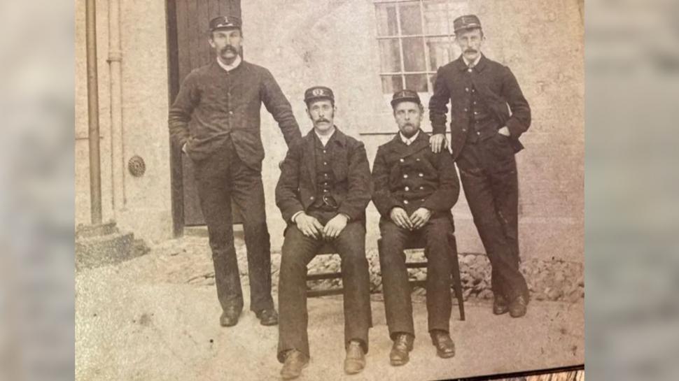 Un mesaj emoţionant ascuns într-o sticlă a fost găsit în peretele unui far după 132 de ani 934575