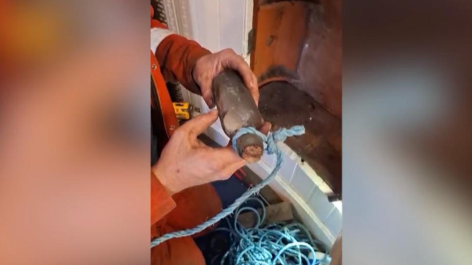 Un mesaj emoţionant ascuns într-o sticlă a fost găsit în peretele unui far după 132 de ani 934577