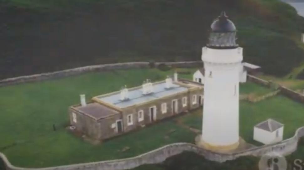 Un mesaj emoţionant ascuns într-o sticlă a fost găsit în peretele unui far după 132 de ani 934579