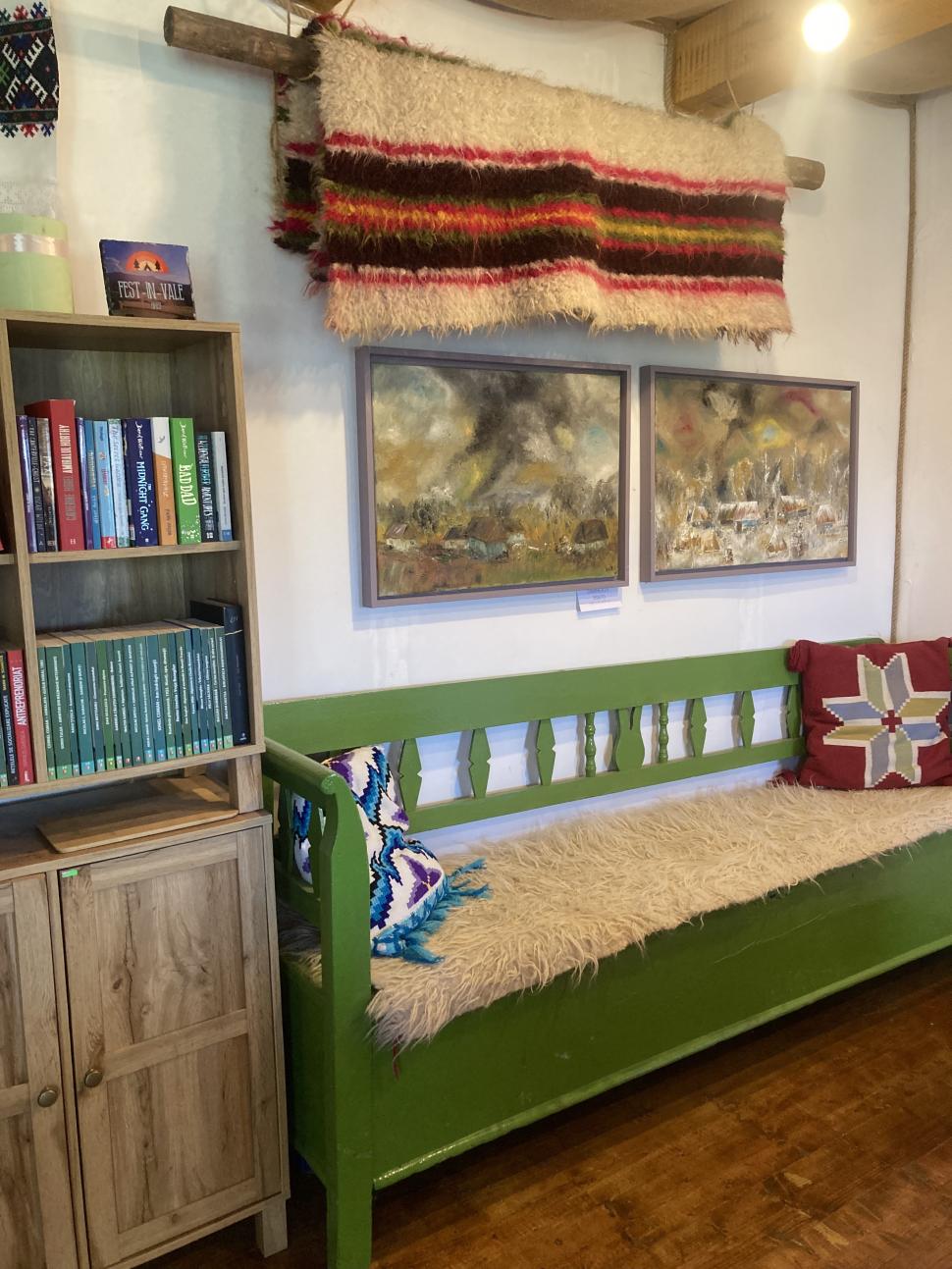 Doi soți din Cluj s-au mutat la țară și au construit un „cartier” idilic de căsuțe din lemn, în satul Breb din Maramureș 934109