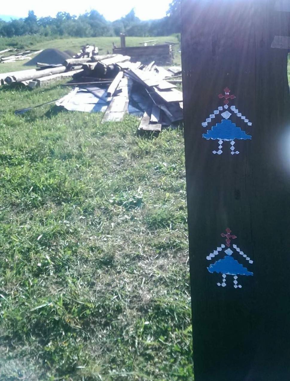 Doi soți din Cluj s-au mutat la țară și au construit un „cartier” idilic de căsuțe din lemn, în satul Breb din Maramureș 934167