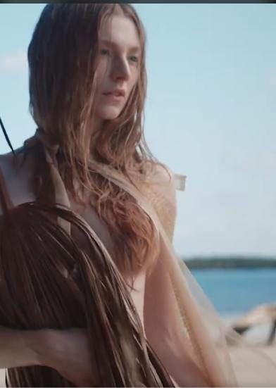 Fotografii incendiare în noul calendar Pirelli 2025. Care sunt vedetele care au pozat nud 935272