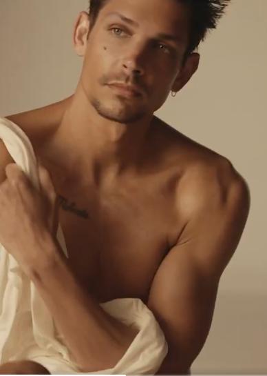 Fotografii incendiare în noul calendar Pirelli 2025. Care sunt vedetele care au pozat nud 935277