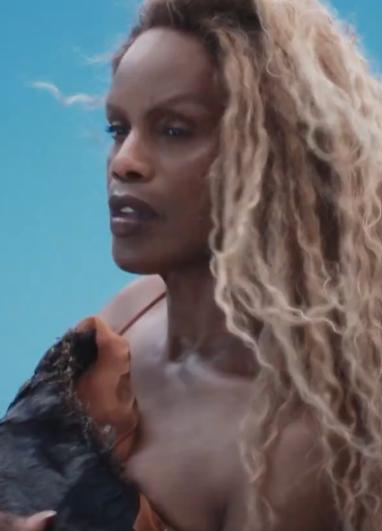 Fotografii incendiare în noul calendar Pirelli 2025. Care sunt vedetele care au pozat nud 935278