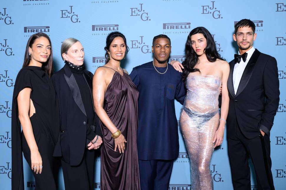 Fotografii incendiare în noul calendar Pirelli 2025. Care sunt vedetele care au pozat nud 935296