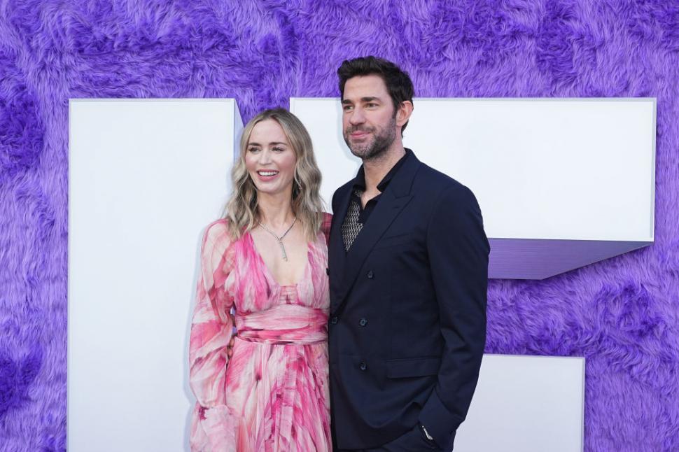 John Krasinski a fost desemnat „cel mai sexy bărbat în viață” în 2024. Este căsătorit cu o actriță celebră 935243