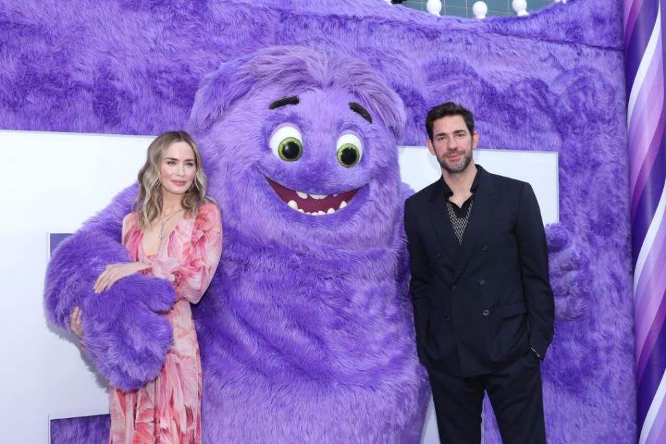 John Krasinski a fost desemnat „cel mai sexy bărbat în viață” în 2024. Este căsătorit cu o actriță celebră 935255