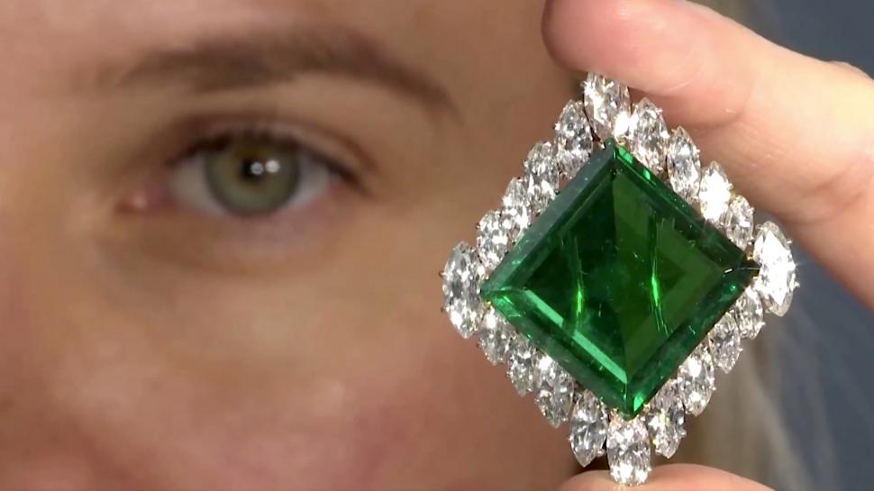 Povestea „smaraldului Aga Khan”, vândut la licitație cu 8.8 milioane de dolari: Elizabeth Taylor l-a primit drept cadou de logodnă 935315