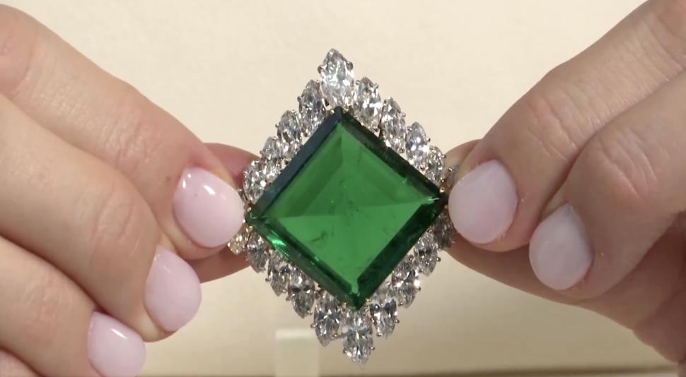 Povestea „smaraldului Aga Khan”, vândut la licitație cu 8.8 milioane de dolari: Elizabeth Taylor l-a primit drept cadou de logodnă 935316