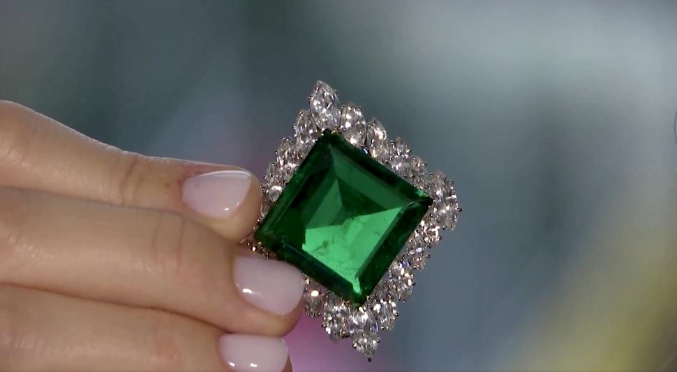 Povestea „smaraldului Aga Khan”, vândut la licitație cu 8.8 milioane de dolari: Elizabeth Taylor l-a primit drept cadou de logodnă 935318