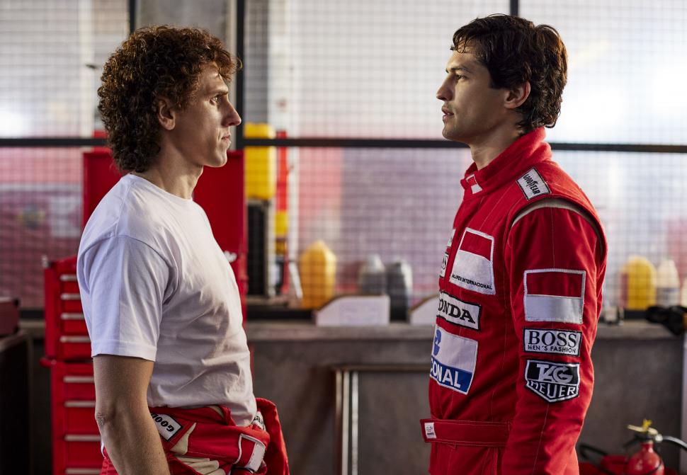 „A fost extrem de greu să joc momentul accidentului”. Ce spun actorii noului serial Netflix despre viața pilotului de F1 Aryton Senna 935632