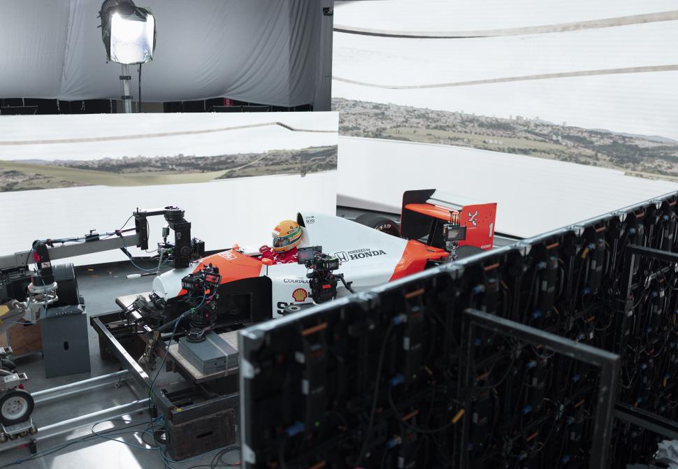 „A fost extrem de greu să joc momentul accidentului”. Ce spun actorii noului serial Netflix despre viața pilotului de F1 Aryton Senna 935635