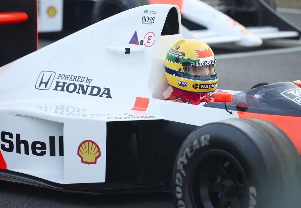 „A fost extrem de greu să joc momentul accidentului”. Ce spun actorii noului serial Netflix despre viața pilotului de F1 Aryton Senna 935640