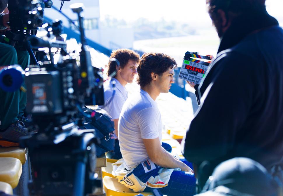 „A fost extrem de greu să joc momentul accidentului”. Ce spun actorii noului serial Netflix despre viața pilotului de F1 Aryton Senna 935647