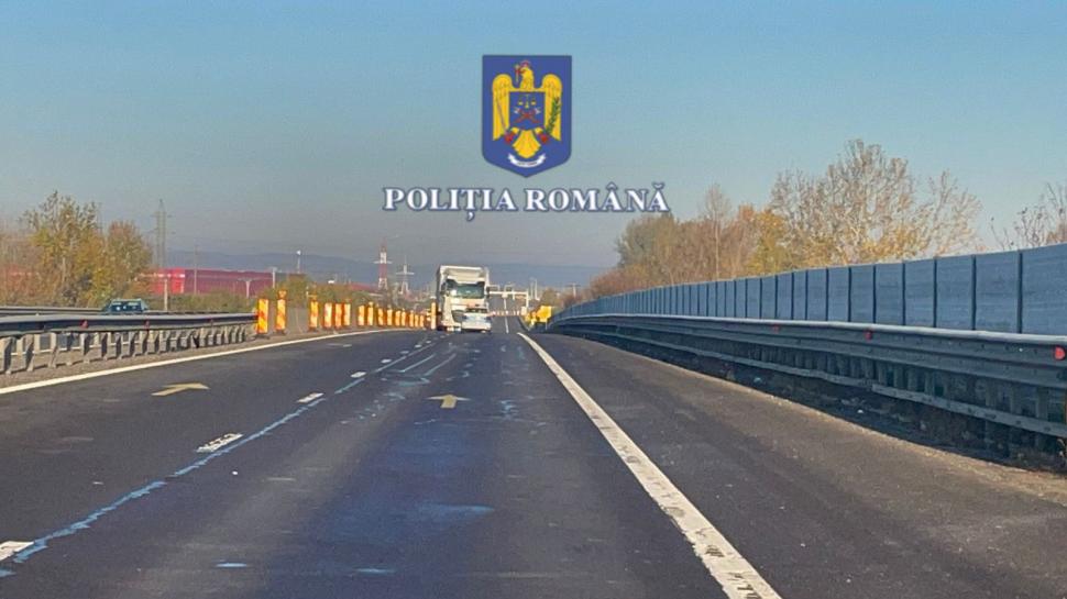 Momentul în care un șofer de TIR a fost prins circulând pe contrasens pe autostrada A1, spre București. A fost lăsat fără permis 936094